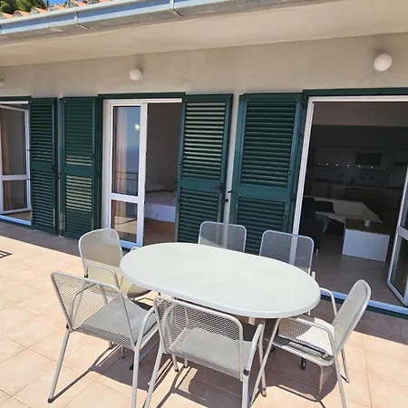 Apartamento 3 *