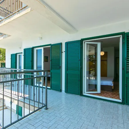 Apartamento 3 *
