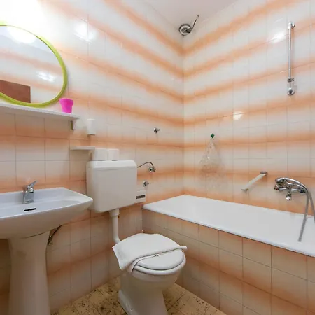 Apartamento 3 *